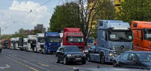 Sutra stotine kamiona na granicama: Prevoznici potvrdili održavanje najavljenog protesta