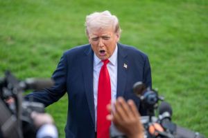 Preminuo bivši šef FBI-a, Trump rekao da mu je drago