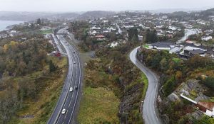 Det er hodeløst, fantasiløst og ikke minst historieløst å kalle det for Ravnangervegen