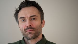 Ikke ofte jeg anklages for å dikte opp aktuelle hendelser