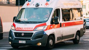 Morto sul colpo ciclista 25enne urtato da una moto e travolto da un’auto ai Colli di San Fermo