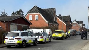 Mystisk politiaktion: Flere patruljevogne til stede i villakvarter