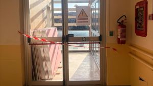 Incidente sul lavoro al San Paolo: quintali di cartongesso (del cantiere) crollano sulle gambe di un’infermiera