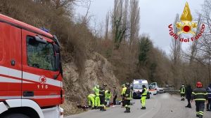 Scontro tra motocicletta e bici. Muore un centauro di 57 anni