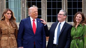 Tramp podelio skeč, ruga se sa britanskim premijerom Starmerom (VIDEO)