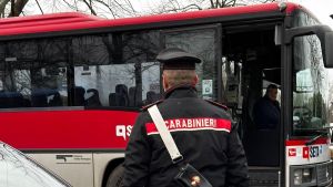 Inseguita dall’ex anche sul bus. Chiede aiuto e lo fa arrestare