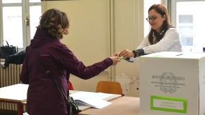 Referendum, stop alla distinzione di genere ai seggi: «A Trieste afflusso continuo»