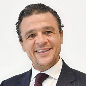 O líder que desafia a corrente