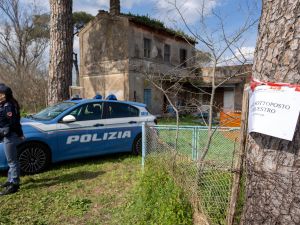 Troupe Rai assalita nel covo anarchico: un operatore tv finisce in ospedale