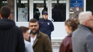 Građani pružili podršku uhapšenim studentima ispred zatvora u Novom Pazaru