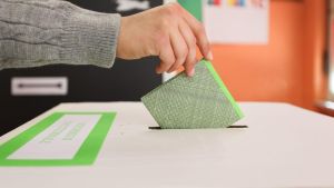 Referendum, primi exit poll: “No” in leggero vantaggio. Affluenza oltre il 58% – I risultati in diretta