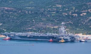 Letalonosilka Gerald Ford po požaru prispela na popravilo na Kreto