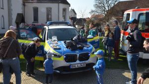Familientreffen unter zuckendem Blaulicht