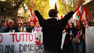 Vince il ‘no’ al referendum: Potere al Popolo, manifestazione a Bologna per chiedere le dimissioni del governo
