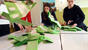 I risultati del referendum e le due anime della Lombardia: Milano e i capoluoghi per il No, il resto della regione con Meloni /