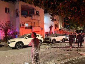 6 people lightly hurt as Tel Aviv hit in Iranian missile attack