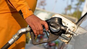Diesel, il prezzo non cala. E per la benzina è caccia al miglior distributore