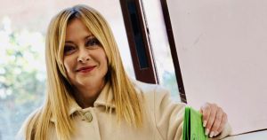 Le “colpe” secondo Meloni per la sconfitta al referendum: Gratteri, Iran, Trump. Si arena il premierato