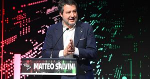Salvini “snobba” il no al referendum: vola da Orbán e attacca Zelensky