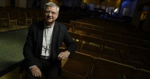 Il vescovo di Anversa sfida il Papa: 