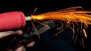 2001 klärt die Polizei mehrere Sprengstoffanschlägen auf Telefonzellen auf