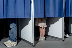 Jeg er dansk nok til at få mit liv formet af Folketingets love. Men jeg er ikke dansk nok til at stemme til valget