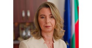 Трябва да изнасяме висше образование на изток и да внасяме студенти от Китай, Виетнам, Индия, Казахстан, Азербайджан