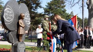 Đurđević Stamenkovski položila venac na Spomenik deci poginuloj u NATO bombardovanju