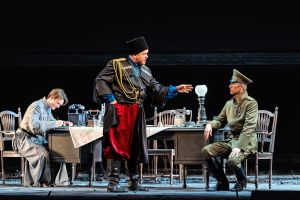 «Белая гвардия» в постановке Алексея Дубровского: параллели, от которых не спрятаться