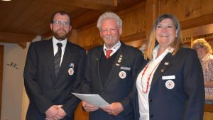 Große Ehrung für Mulitalent Reinhold Stern beim Roten Kreuz Fischbach