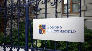 Pretres filijale švajcarske banke u Parizu zbog istrage o Epstinu