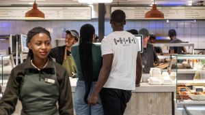 Når bistanden til Afrika falder, er det nemt at bekymre sig. Men der er også en anden historie om kontinentet