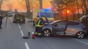 Scontro frontale tra due auto, feriti i conducenti: entrambi trasportati in ospedale