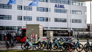 Golf van protest in het hart van ASML vanwege voorgenomen ontslagen. ‘Mijn rol verdwijnt sowieso’