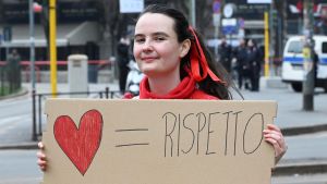 Chiede di spostare l’auto dal passo carraio, giovane minaccia di stuprarla per strada: “Ora ho paura”