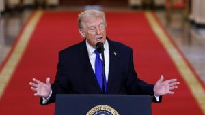 AP: Tramp koristi glasanje poštom, ali traži da se ono ograniči na nivou SAD