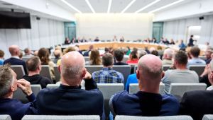 Maak van ouderen geen melkkoe