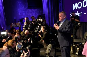 Valgdrama: De sidste stemmer talt op - ingen af blokkene har flertal