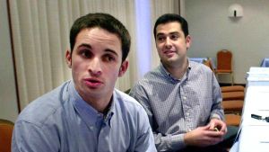 Juanma y Santi, dos chicos de Nuevas Generaciones cuyos caminos se entrelazan