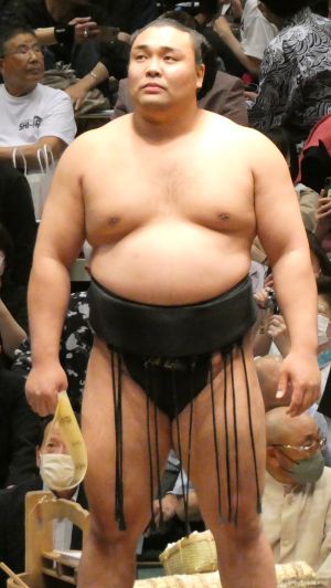 (VIDEO) GRAND SUMO Highlights: Kirishima Claims Third Emperor's Cup at Haru Basho