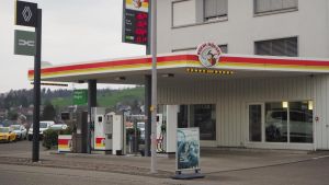 Zum Sprit kaufen in die Schweiz: Wie groß ist der Spareffekt beim Tanktourismus wirklich noch?