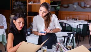 Overtidsbetalt til kelneren, takk!