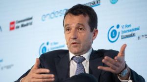 El Gobierno reconsidera su postura y descarta pedir la salida de Ángel Escribano al frente de Indra