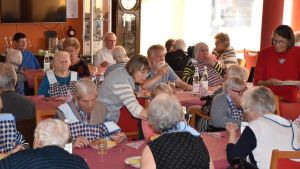 Soziale Drehscheibe bekocht liebevoll die Senioren im Pflegehaus