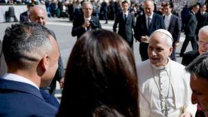 El Real Oviedo, recibido por el Papa con motivo de su centenario: así ha sido el regalo del club azul