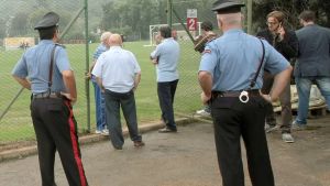Pugni tra genitori alla partita di calcio dei figli