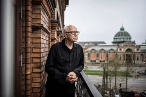 Måske er lykken netop, at vi i en verden i brand selv kan definere, hvad vi synes er vigtigt