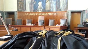 Napoli, contagiò con il virus dell'Hiv la moglie e un'altra donna poi morta di Aids: assolto dall'accusa di omicidio