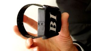 Trova la forza di denunciare i maltrattamenti dopo due anni: braccialetto elettronico all’ex