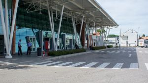 Non vuole pagare il biglietto e prende a pugni l’autista Atvo